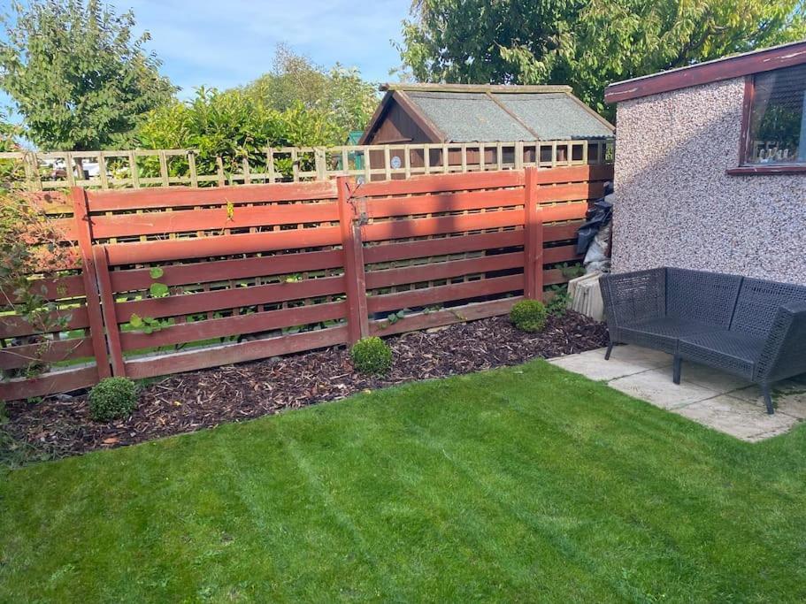 Lovely Semi-Beach 2X Pubs -5 Min Walk-Pets Welcome-Parking-Garden Scalby  Extérieur photo
