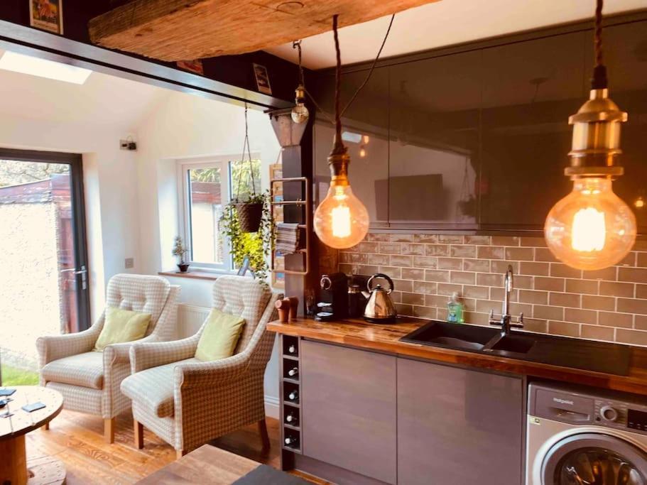 Lovely Semi-Beach 2X Pubs -5 Min Walk-Pets Welcome-Parking-Garden Scalby  Extérieur photo
